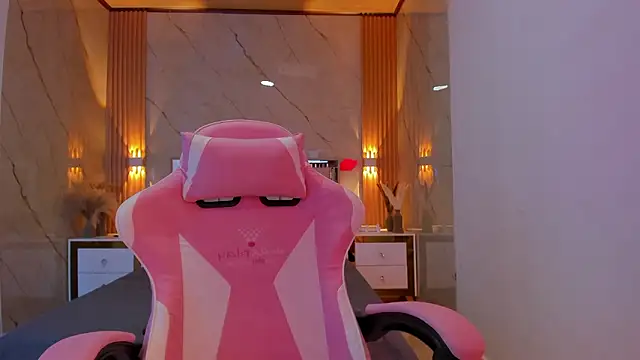 Snapshot of avigail_xo chatting on 02-07-26, 12:35 avigail xo online show from 02-07-26, 12:35