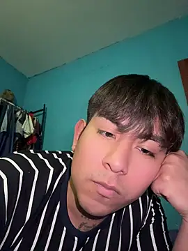 Snapshot of Aquiles69xx chatting on 06-18-26, 02:43 Aquiles69xx online show from 06-18-26, 02:43