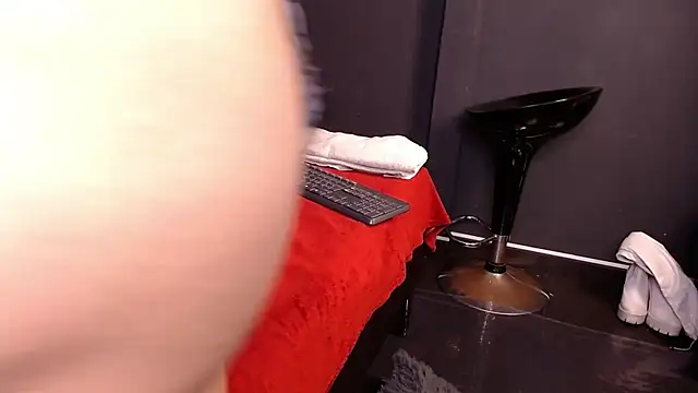 Lia tomson online show from 03-06-26, 04:02