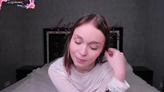 Snapshot of LillianPerry chatting on 03-15-26, 06:15 LillianPerry online show from 03-15-26, 06:15