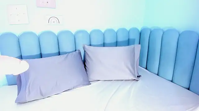 Snapshot of nicolle_boobies chatting on 02-06-26, 08:05 nicolle boobies online show from 02-06-26, 08:05