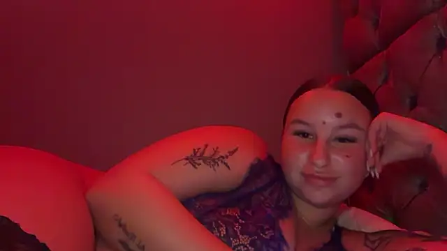 Snapshot of MissSophhh chatting on 02-12-26, 03:28 MissSophhh online show from 02-12-26, 03:28