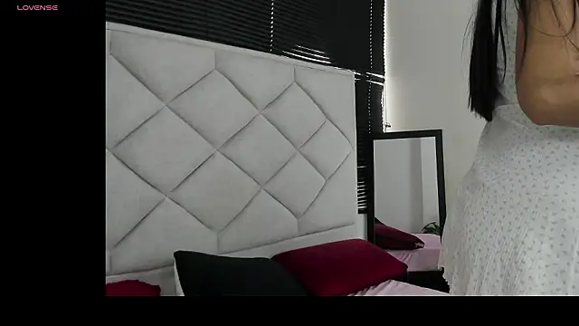 Layla Charlotte online show from 03-26-26, 07:45