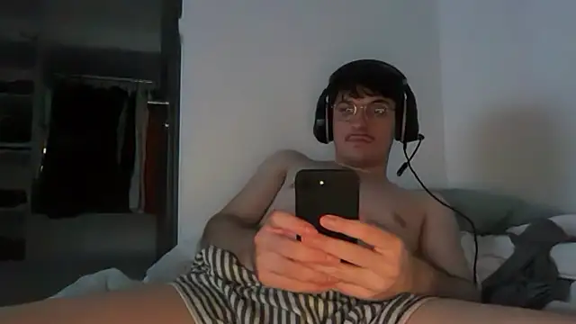 Snapshot of Alexxia667 chatting on 06-24-26, 11:35 Alexxia667 online show from 06-24-26, 11:35
