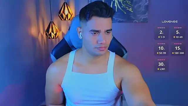 AndresRodriguez1 online show from 04-04-26, 12:34