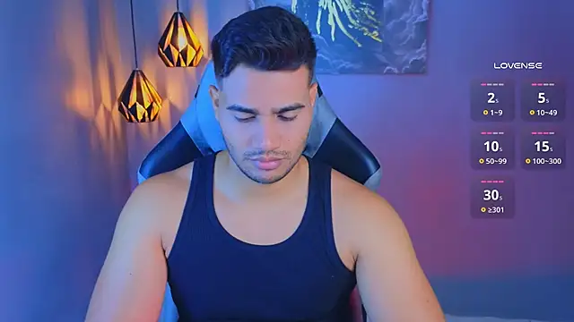 AndresRodriguez1 online show from 04-03-26, 12:11