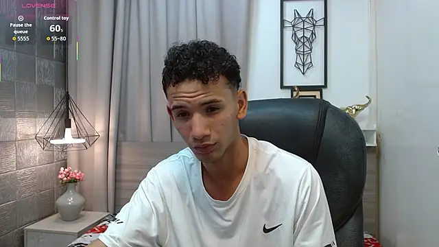Snapshot of JDWhite18 chatting on 05-07-26, 01:54 JDWhite18 online show from 05-07-26, 01:54