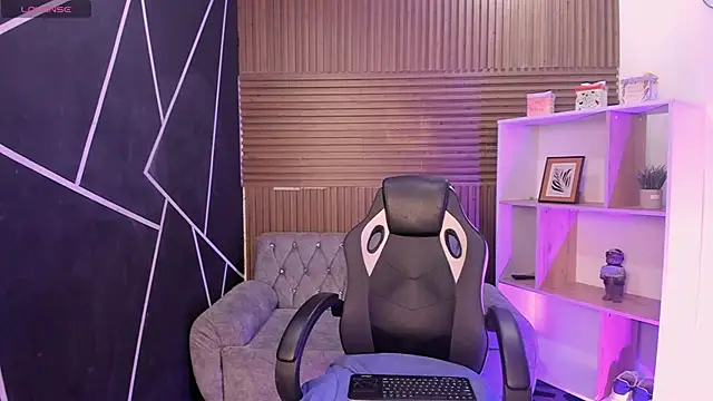 Snapshot of shaden_ chatting on 02-28-26, 11:15 shaden online show from 02-28-26, 11:15