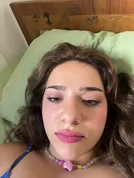 Snapshot of honeymuse chatting on 02-15-26, 03:22 honeymuse online show from 02-15-26, 03:22