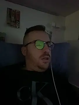 Snapshot of io1Elian chatting on 05-25-26, 03:33 io1Elian online show from 05-25-26, 03:33