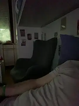 Snapshot of io1Elian chatting on 05-05-26, 02:53 io1Elian online show from 05-05-26, 02:53