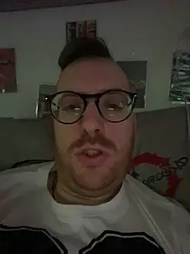 Snapshot of io1Elian chatting on 04-14-26, 03:28 io1Elian online show from 04-14-26, 03:28