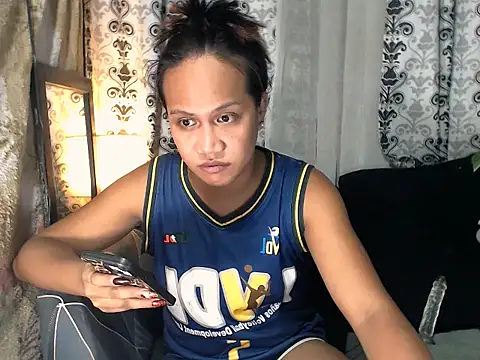 Snapshot of Queen-barbie chatting on 07-20-26, 11:23 Queen-barbie online show from 07-20-26, 11:23