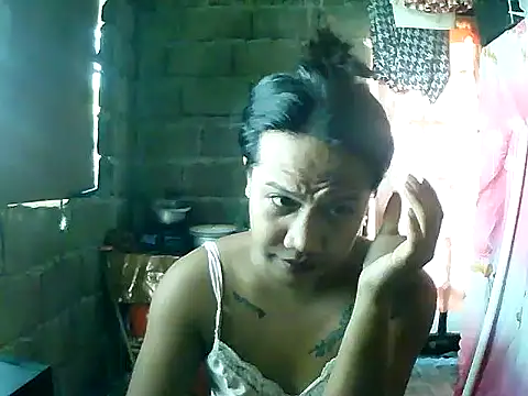 Snapshot of Queen-barbie chatting on 06-07-26, 02:17 Queen-barbie online show from 06-07-26, 02:17