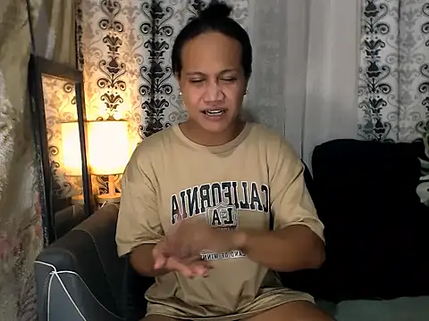 Snapshot of Queen-barbie chatting on 07-20-26, 03:47 Queen-barbie online show from 07-20-26, 03:47