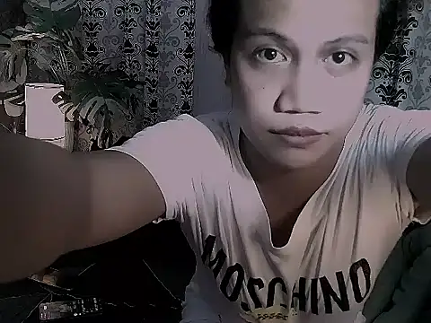 Snapshot of Queen-barbie chatting on 06-09-26, 02:34 Queen-barbie online show from 06-09-26, 02:34