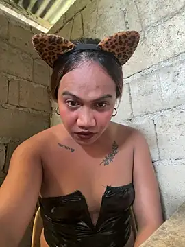 Snapshot of Queen-barbie chatting on 02-16-26, 03:05 Queen-barbie online show from 02-16-26, 03:05