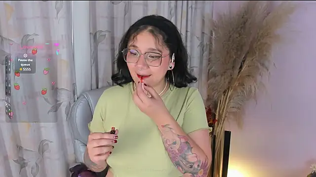 Snapshot of Sylvara_bx chatting on 05-28-26, 11:49 Sylvara bx online show from 05-28-26, 11:49