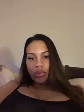 Snapshot of Petite_Baddie chatting on 06-27-26, 06:19 Petite Baddie online show from 06-27-26, 06:19