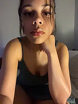Snapshot of Petite_Baddie chatting on 04-25-26, 06:16 Petite Baddie online show from 04-25-26, 06:16