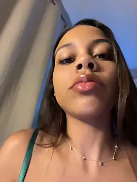 Snapshot of Petite_Baddie chatting on 08-08-26, 04:19 Petite Baddie online show from 08-08-26, 04:19