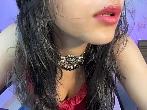 Snapshot of Glossy_Girl chatting on 02-20-26, 02:19 Glossy Girl online show from 02-20-26, 02:19