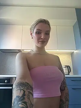 Snapshot of SinLuna_ chatting on 06-23-26, 03:43 SinLuna online show from 06-23-26, 03:43