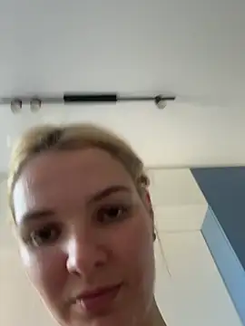 Snapshot of SinLuna_ chatting on 06-19-26, 02:12 SinLuna online show from 06-19-26, 02:12