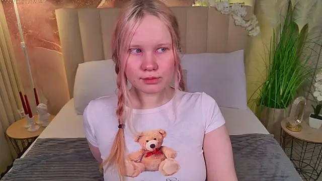 AnnieVibe online show from 04-10-26, 05:42