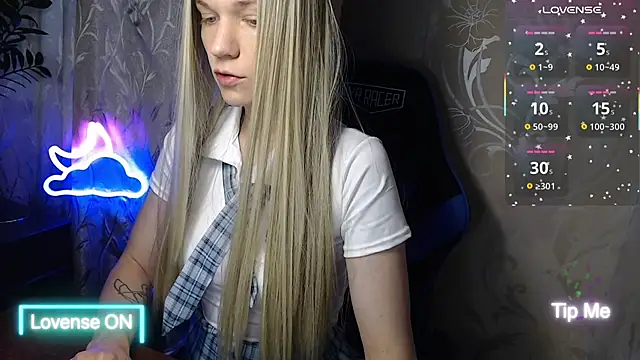 Snapshot of Shiny_Victoria chatting on 06-20-26, 07:24 Shiny Victoria online show from 06-20-26, 07:24