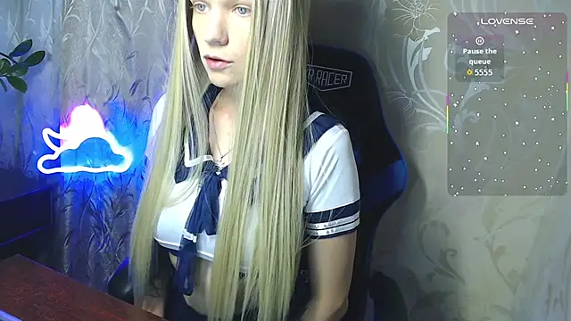 Snapshot of Shiny_Victoria chatting on 07-17-26, 09:06 Shiny Victoria online show from 07-17-26, 09:06