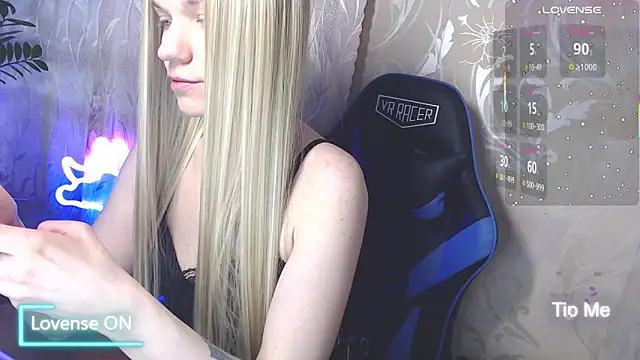 Snapshot of Shiny_Victoria chatting on 05-17-26, 07:30 Shiny Victoria online show from 05-17-26, 07:30