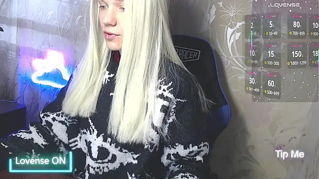 Snapshot of Shiny_Victoria chatting on 04-24-26, 07:10 Shiny Victoria online show from 04-24-26, 07:10