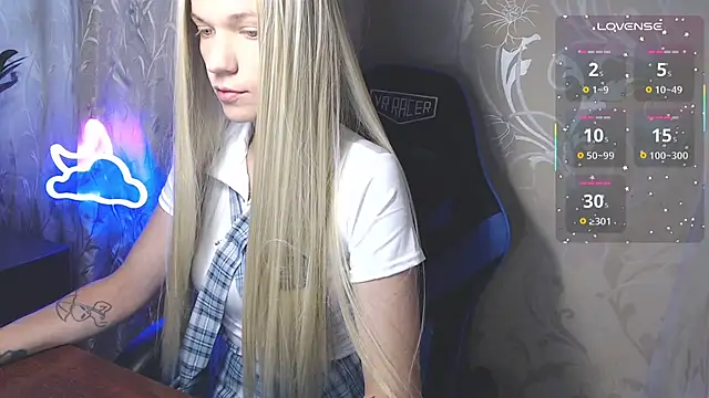 Snapshot of Shiny_Victoria chatting on 07-18-26, 08:23 Shiny Victoria online show from 07-18-26, 08:23