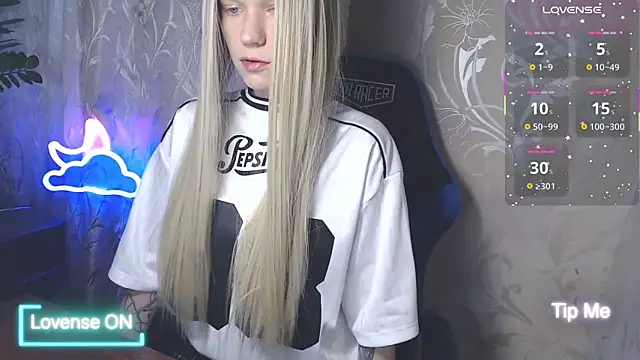 Snapshot of Shiny_Victoria chatting on 06-21-26, 08:09 Shiny Victoria online show from 06-21-26, 08:09