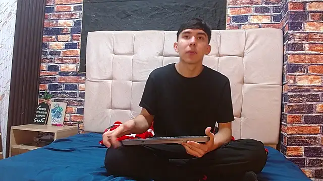 massimoferrera303av online show from 02-19-26, 06:49