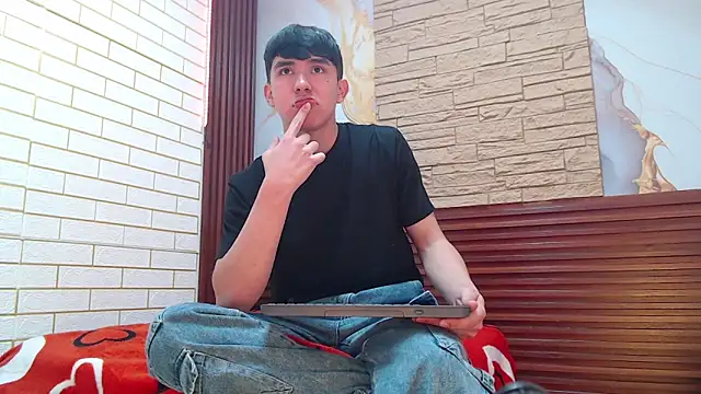 massimoferrera303av online show from 02-02-26, 09:25