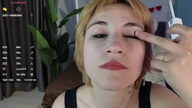 AutumnWhisper online show from 04-15-26, 04:00