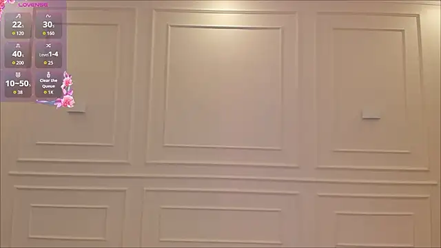 Snapshot of Silviane_X chatting on 02-18-26, 07:10 Silviane X online show from 02-18-26, 07:10