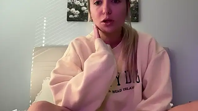 Snapshot of kelseyblu chatting on 06-03-26, 11:09 kelseyblu online show from 06-03-26, 11:09