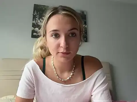Snapshot of kelseyblu chatting on 04-23-26, 10:22 kelseyblu online show from 04-23-26, 10:22