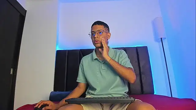 Snapshot of StellayDrake chatting on 02-14-26, 01:33 StellayDrake online show from 02-14-26, 01:33