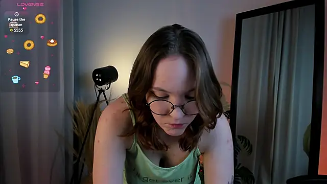 Crystal lovley online show from 03-31-26, 10:12