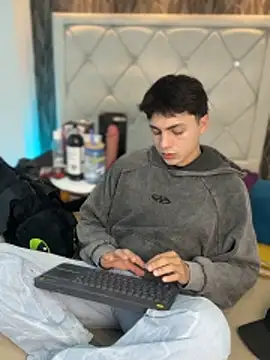 Samu Hott online show from 04-08-26, 08:21