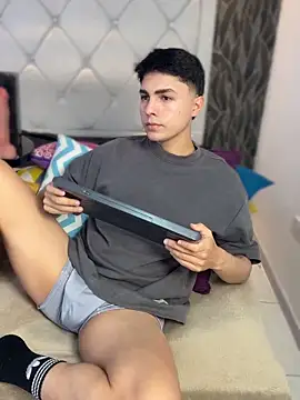 Samu Hott online show from 03-06-26, 08:26