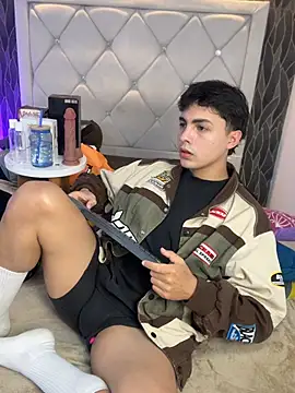 Samu Hott online show from 04-10-26, 08:27