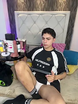 Samu Hott online show from 02-11-26, 08:20