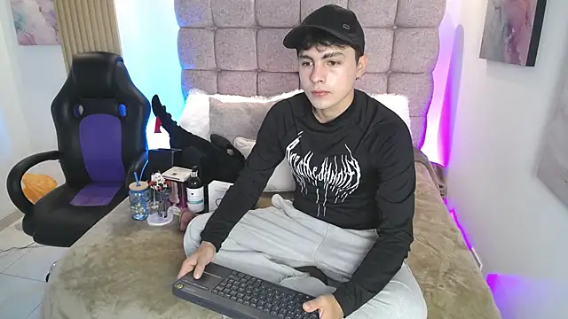 Snapshot of Samu_Hott chatting on 05-15-26, 08:07 Samu Hott online show from 05-15-26, 08:07