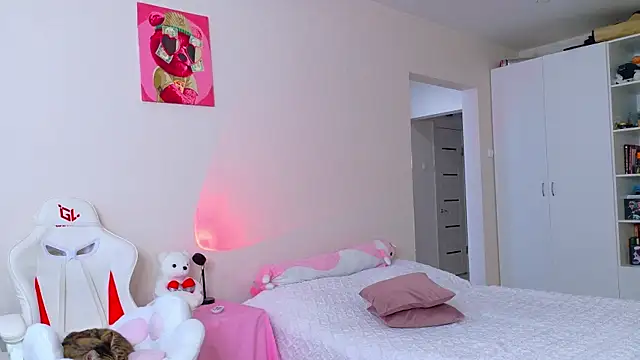 peachiee  online show from 03-16-26, 05:44