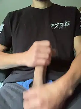 Snapshot of tommattsonn chatting on 06-29-26, 10:26 tommattsonn online show from 06-29-26, 10:26
